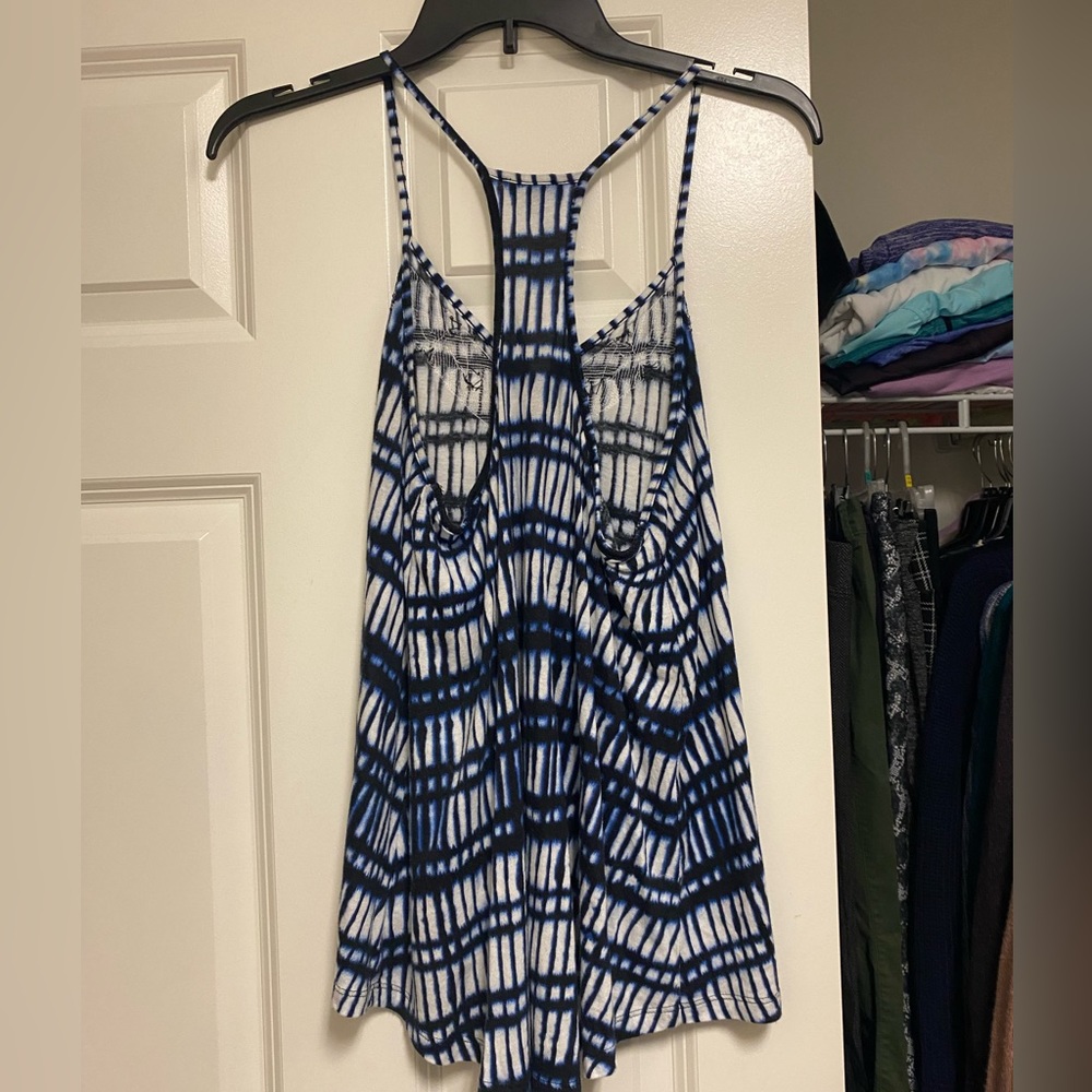 Beautiful blue hues tank top - Picture 3 of 3